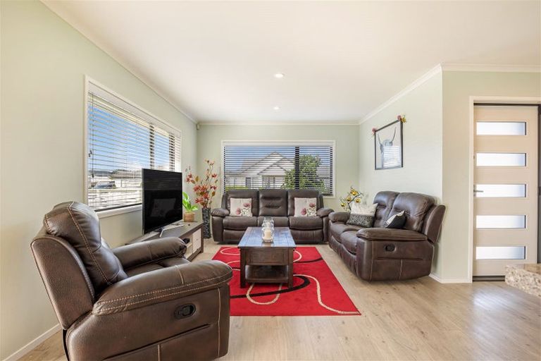 Photo of property in 4 Aporo Drive, Kumeu, 0810