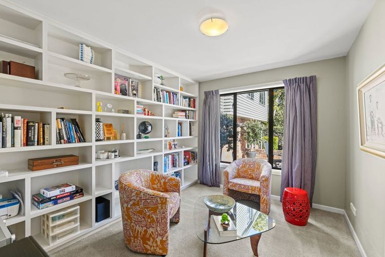 Photo of property in 21 Garreg Road, Fendalton, Christchurch, 8052