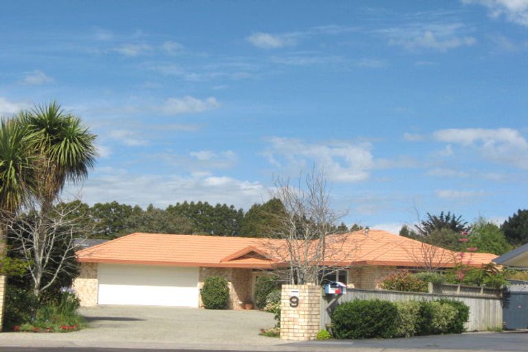 Photo of property in 9 Royal Heights, Glen Avon, New Plymouth, 4312