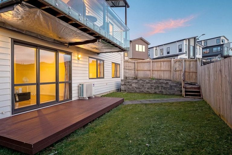 Photo of property in 32 Mcwhirters Farm Lane, Massey, Auckland, 0614