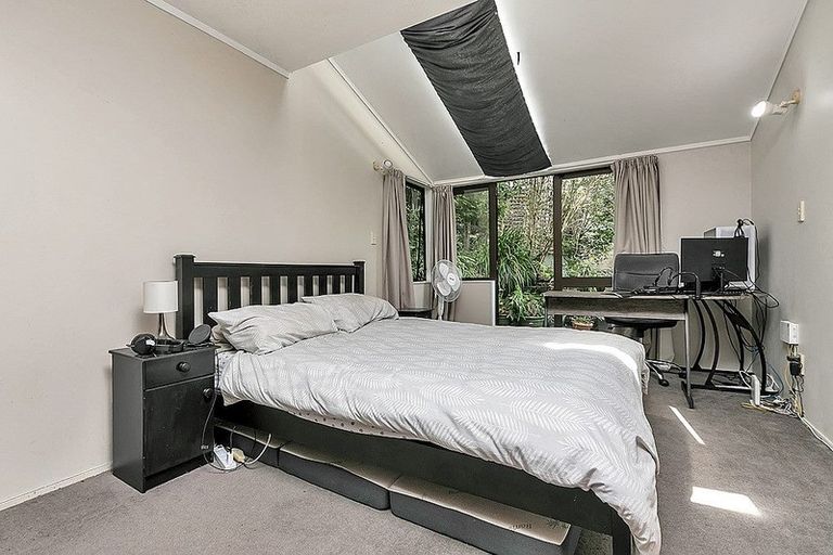 Photo of property in 17 Holyoake Place, Chatswood, Auckland, 0626