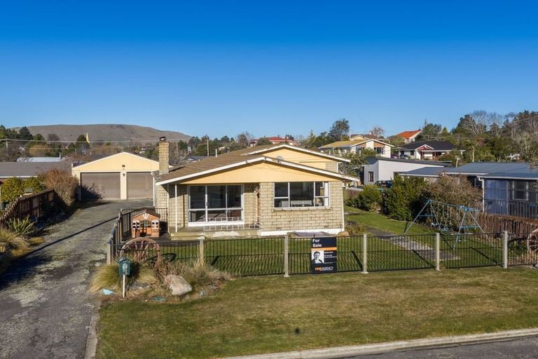 Photo of property in 16 Burraness Street, Palmerston, 9430