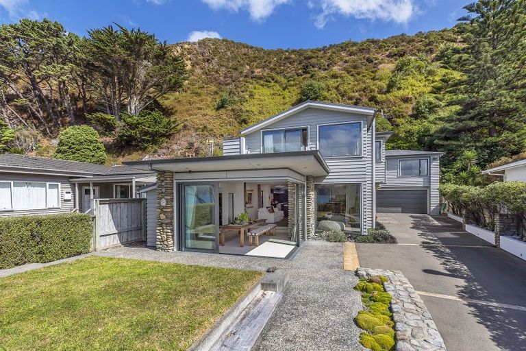 Photo of property in 160 Breaker Bay Road, Breaker Bay, Wellington, 6022