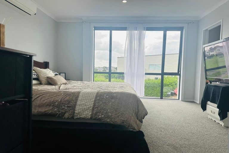 Photo of property in 10 Hopuni Way, Takanini, 2112