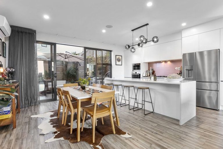 Photo of property in 74e Langana Avenue, Browns Bay, Auckland, 0630