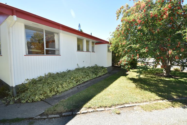 Photo of property in 16 Rata Road, Twizel, 7901