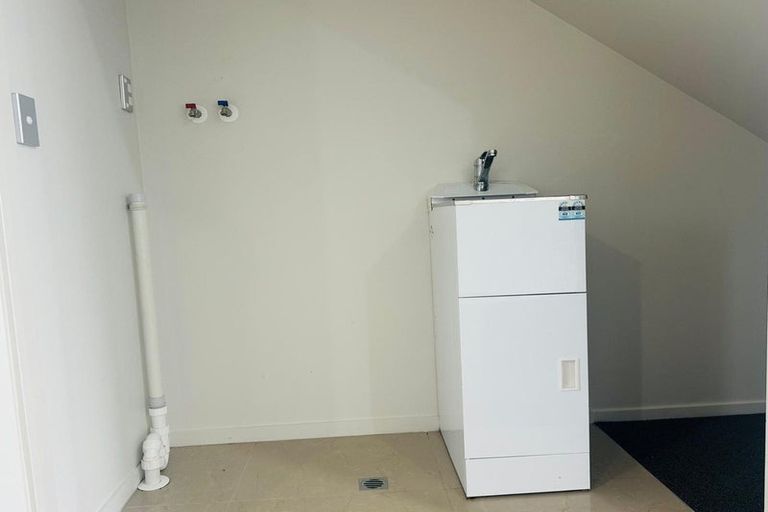 Photo of property in 2/8 Kerrs Road, Wiri, Auckland, 2104