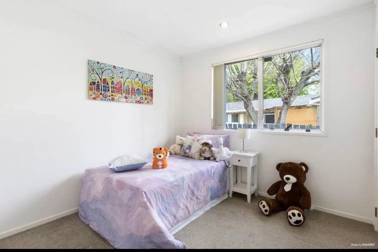 Photo of property in 4 Glennandrew Drive, Half Moon Bay, Auckland, 2012