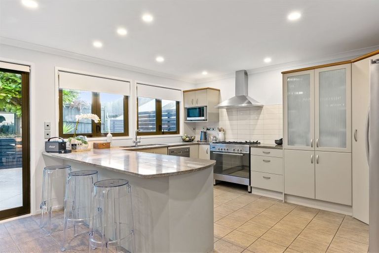 Photo of property in 14 San Martin Place, Goodwood Heights, Auckland, 2105