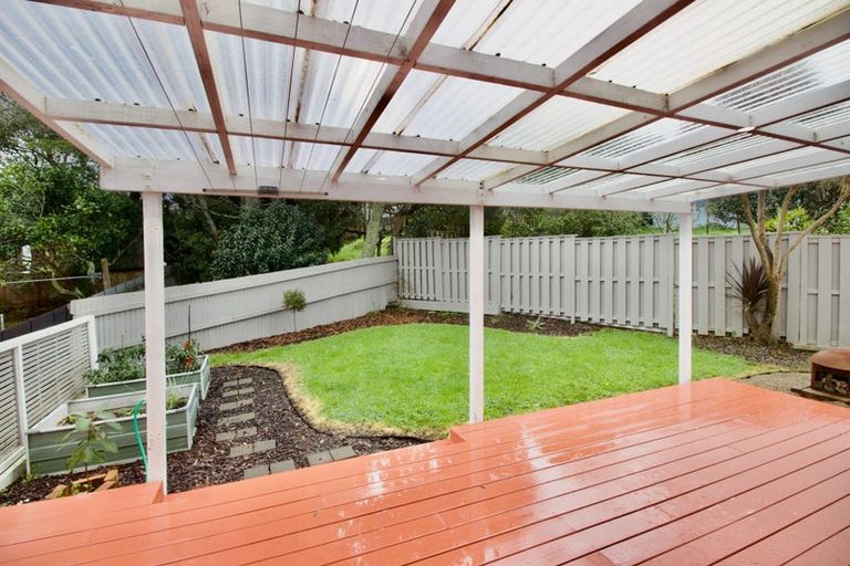 Photo of property in 88 Lantana Road, Green Bay, Auckland, 0604