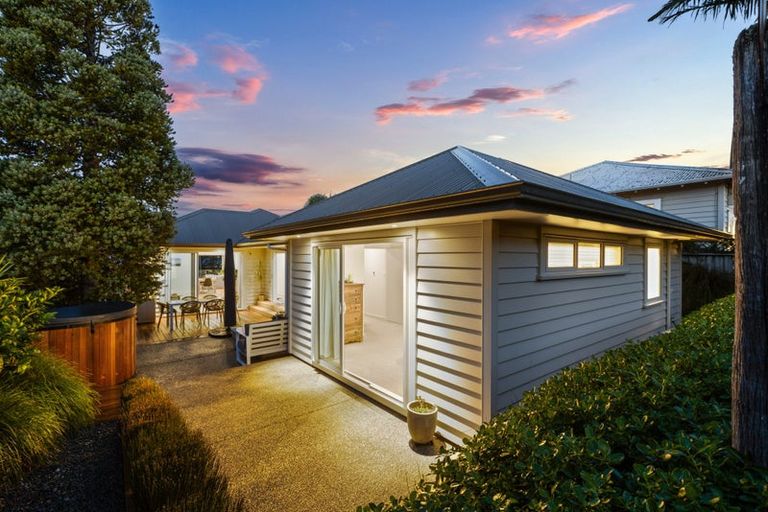 Photo of property in 6 Denby Lane, Northcote Point, Auckland, 0627