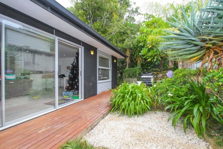 Photo of property in 92 Brian Crescent, Stanmore Bay, Whangaparaoa, 0932
