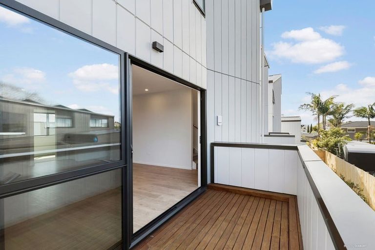 Photo of property in 2/258 Lake Road, Hauraki, Auckland, 0622