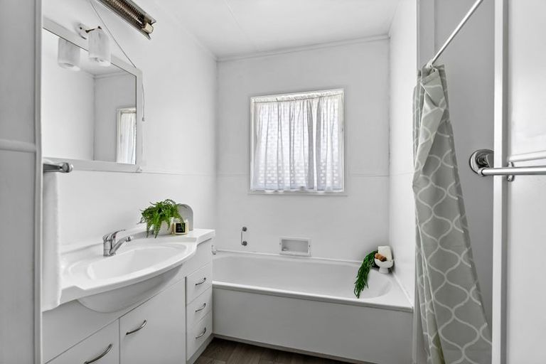 Photo of property in 1/15 Zealandia Street, Kensington, Whangarei, 0112