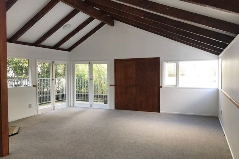 Photo of property in 2/11 Korotaha Terrace, Rothesay Bay, Auckland, 0630