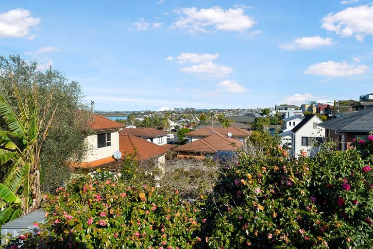 Photo of property in 1/6 Glucina Avenue, West Harbour, Auckland, 0618