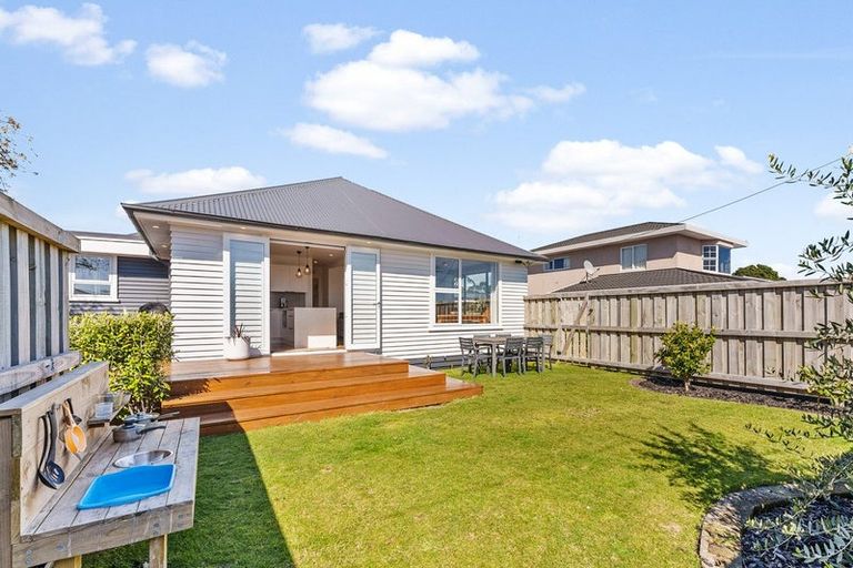 Photo of property in 6 Union Street, Merrilands, New Plymouth, 4312