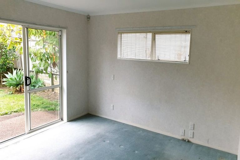 Photo of property in 104 Bob Charles Drive, Golflands, Auckland, 2013