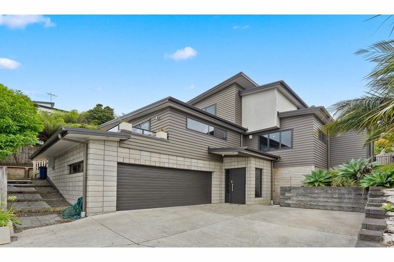 Photo of property in 21 Mariners View Road, Beach Haven, Auckland, 0626