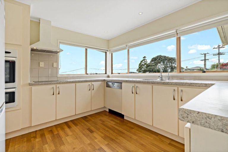Photo of property in 18 Folkestone Street, Murrays Bay, Auckland, 0630