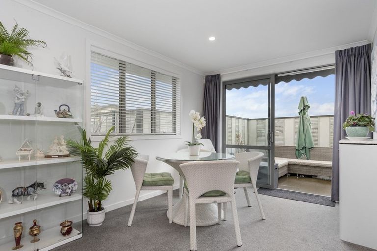 Photo of property in Waterview Estate, 31/4 Greystone Place, Omokoroa, 3114