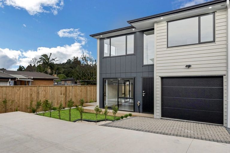 Photo of property in 43c Beach Road, Pahurehure, 2113