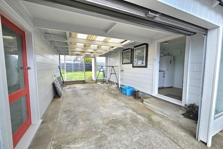 Photo of property in 4 Poplar Grove, Whalers Gate, New Plymouth, 4310