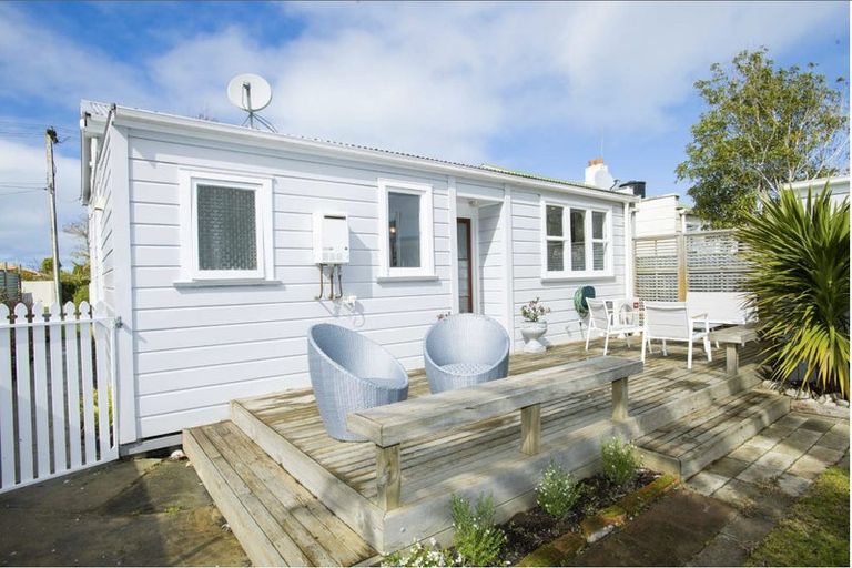 Photo of property in 43 Disraeli Street, Gisborne, 4010