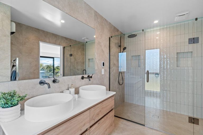 Photo of property in 112a Paparoa Street, Papanui, Christchurch, 8053