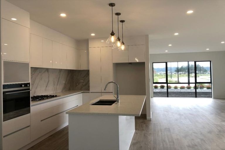 Photo of property in 30 Konoba Avenue, Kumeu, 0810