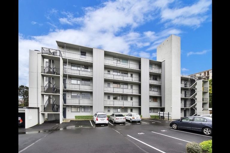 Photo of property in Manston Apartments, 3c/145 Ohiro Road, Brooklyn, Wellington, 6021