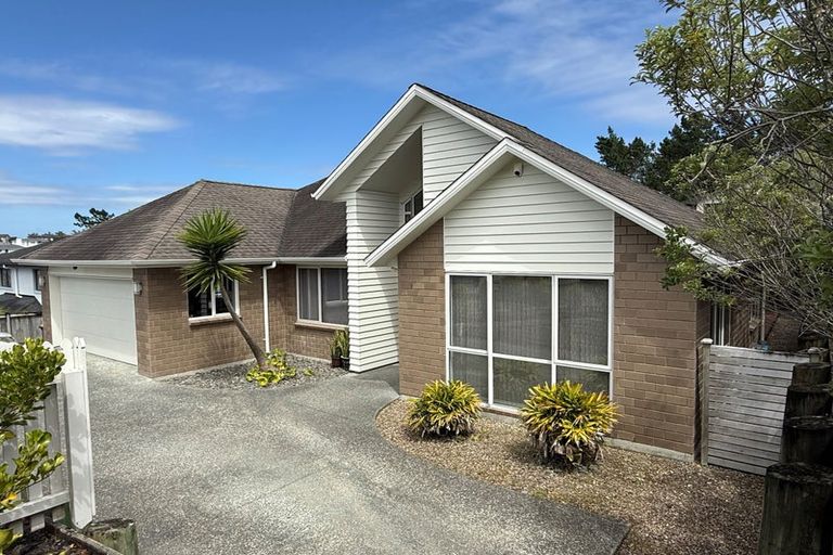 Photo of property in 66 Harrowglen Drive, Northcross, Auckland, 0630