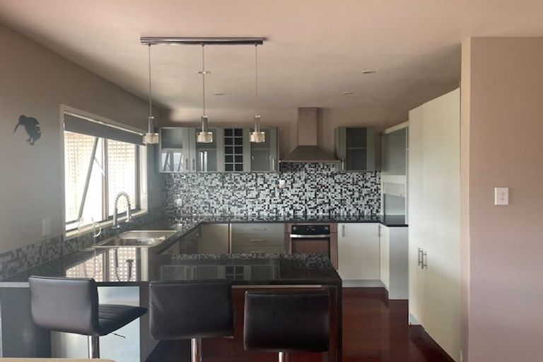 Photo of property in 9 Gwenand Place, Botany Downs, Auckland, 2010