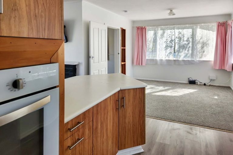 Photo of property in 40 Oregon Drive, Maoribank, Upper Hutt, 5018