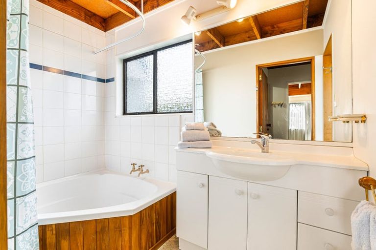 Photo of property in 22 Tapu Road, Huapai, Kumeu, 0810