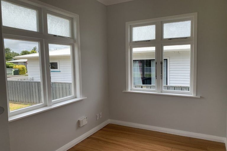 Photo of property in 74 Queenwood Road, Levin, 5510