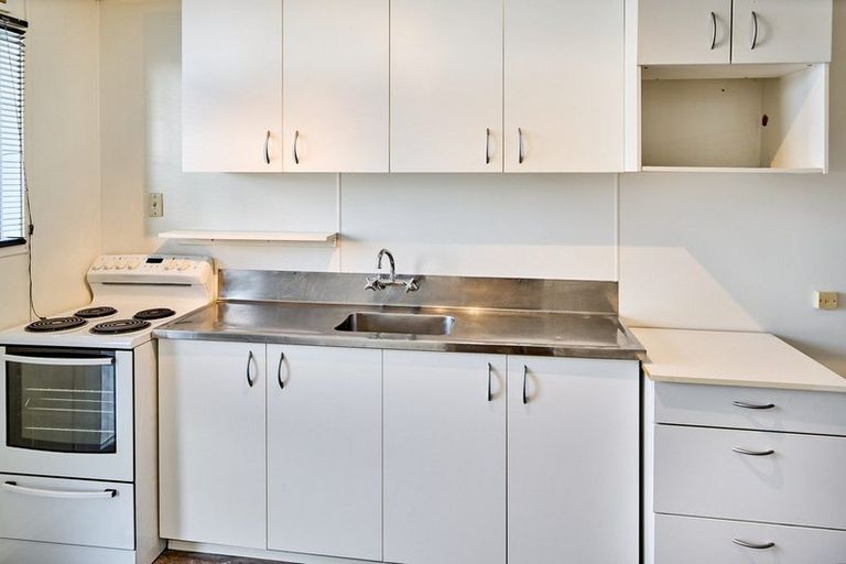 Photo of property in 2/35 Mana Esplanade, Paremata, Porirua, 5026