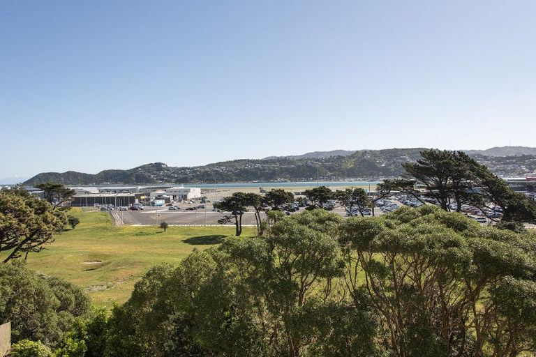 Photo of property in 19 Bunker Way, Strathmore Park, Wellington, 6022