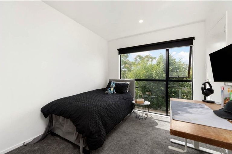 Photo of property in 4/28 Vodanovich Road, Te Atatu South, Auckland, 0610