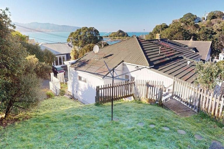 Photo of property in 3-5 Knoll Street, Island Bay, Wellington, 6023