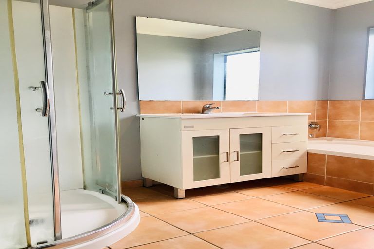 Photo of property in 100a Manuroa Road, Takanini, 2112