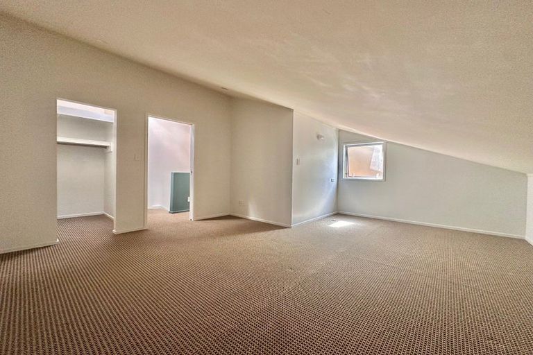 Photo of property in Tennyson Apartments, 3/25 Tennyson Street, Te Aro, Wellington, 6011