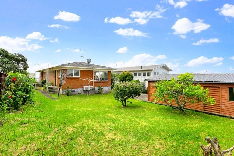 Photo of property in 2/64 Bruce Road, Glenfield, Auckland, 0629