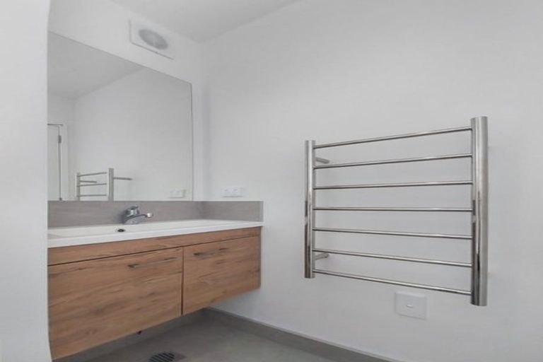 Photo of property in 28 Tima Lane, Mangere Bridge, Auckland, 2022