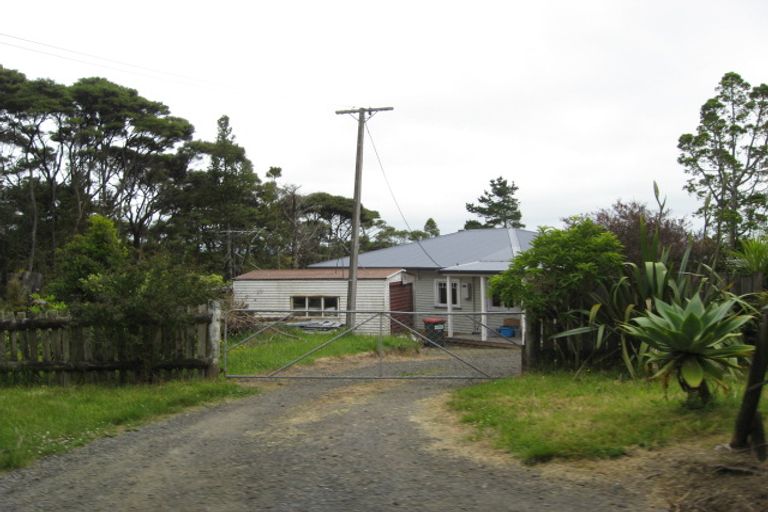 Photo of property in 136 Hinau Road, Waimauku, 0881