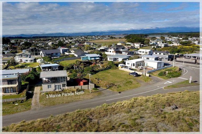 Photo of property in 3 Marine Parade North, Foxton Beach, Foxton, 4815
