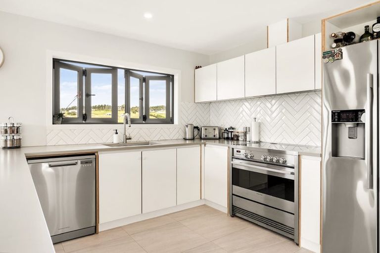 Photo of property in 26 Cable Bay Block Road, Cable Bay, 0420