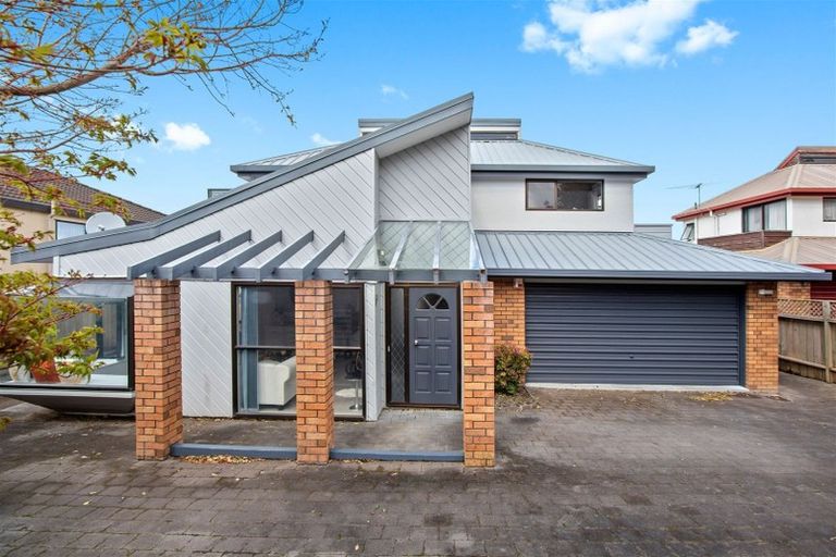 Photo of property in 1/6 Glucina Avenue, West Harbour, Auckland, 0618