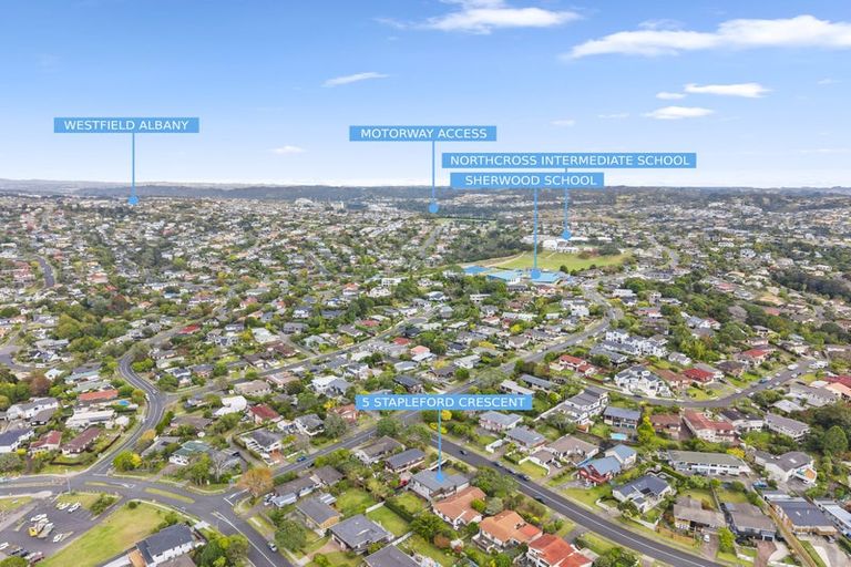 Photo of property in 5 Stapleford Crescent, Browns Bay, Auckland, 0630