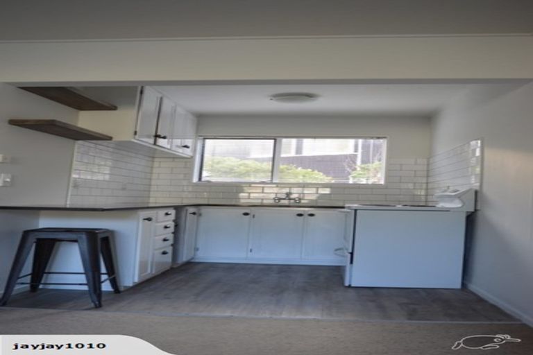 Photo of property in 5/100 Lyall Parade, Lyall Bay, Wellington, 6022